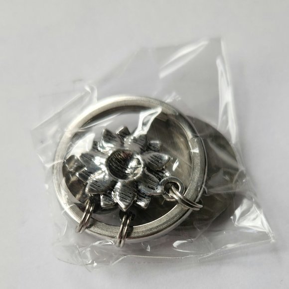 NWT You are my sunshine silver key chain with the letter Q - Picture 4 of 9